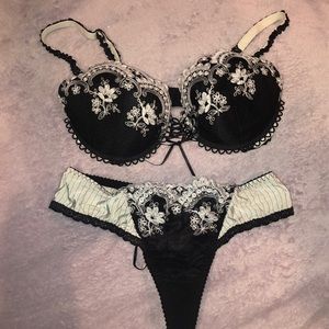 Bra and thong set. Black and white. Bra: 32D. Thong: S